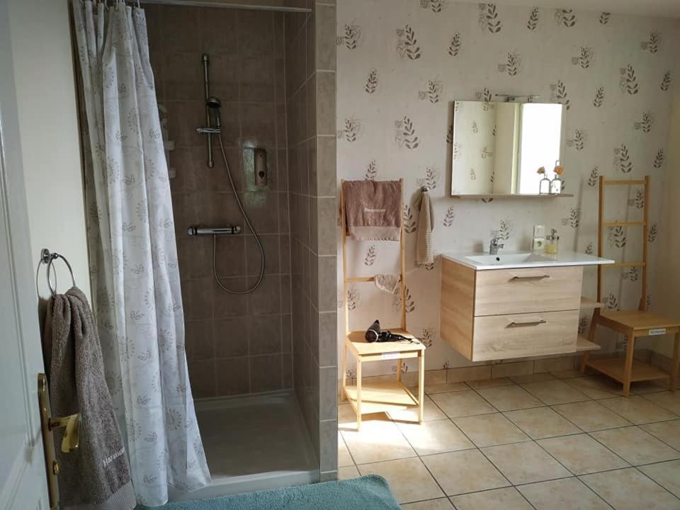 Bed and Breakfast Les Bienfaits D'Harmonium La Chapelle-Gaudin Exterior foto